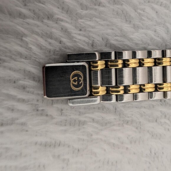 Authentic GUCCI 900L Quartz Two Toned Watch 26.5mm/7in - Picture 4 of 13